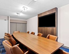 Professional meeting room at Hampton Inn Chicago/Naperville.