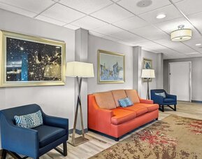 Lobby lounge area at Hampton Inn Chicago/Naperville.