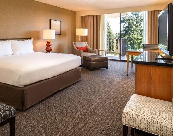King room with TV at DoubleTree By Hilton Seattle Airport.
