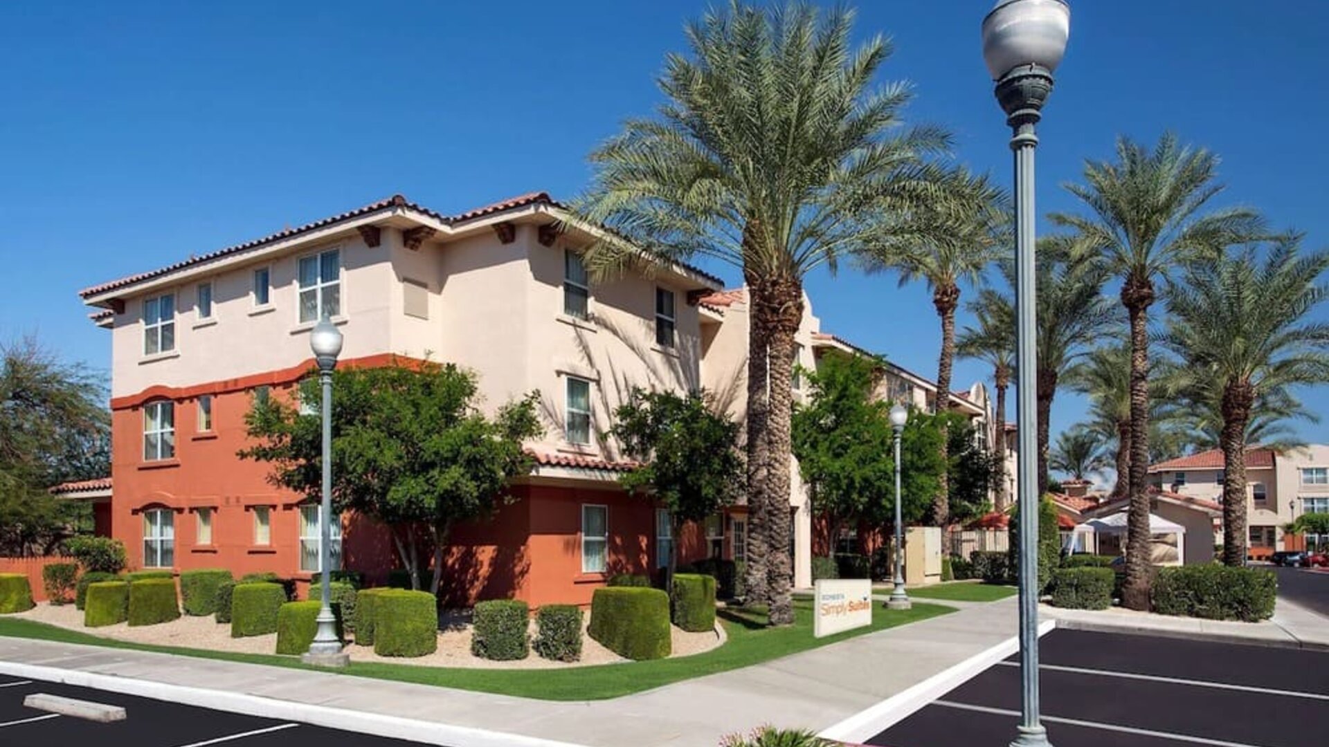 Exterior view and parking area at Sonesta Simply Suites Phoenix Scottsdale.