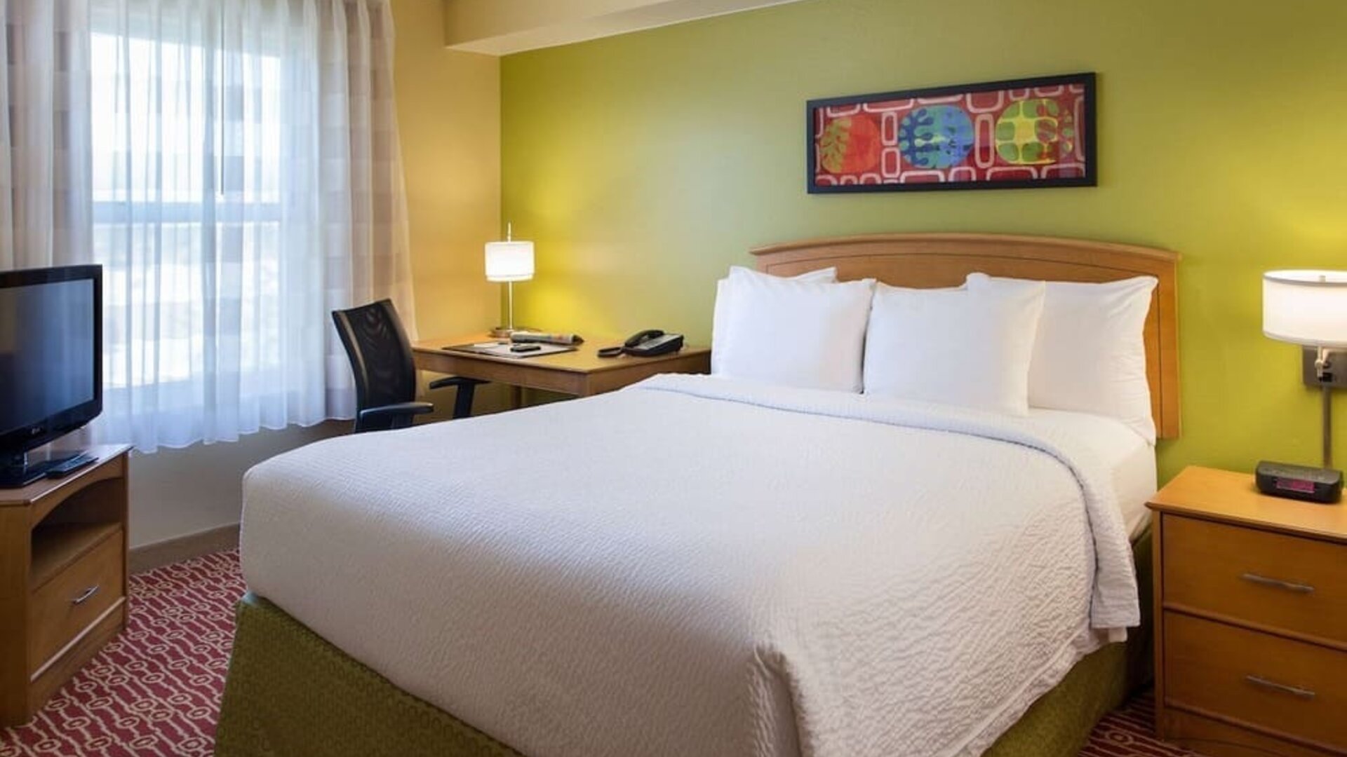 Day use room with king bed and work desk at Sonesta Simply Suites Phoenix Scottsdale.
