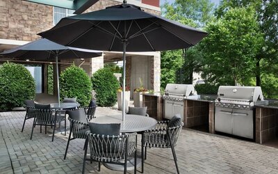 Barbecue grill and picnic area at TownePlace Suites Franklin Cool Springs.