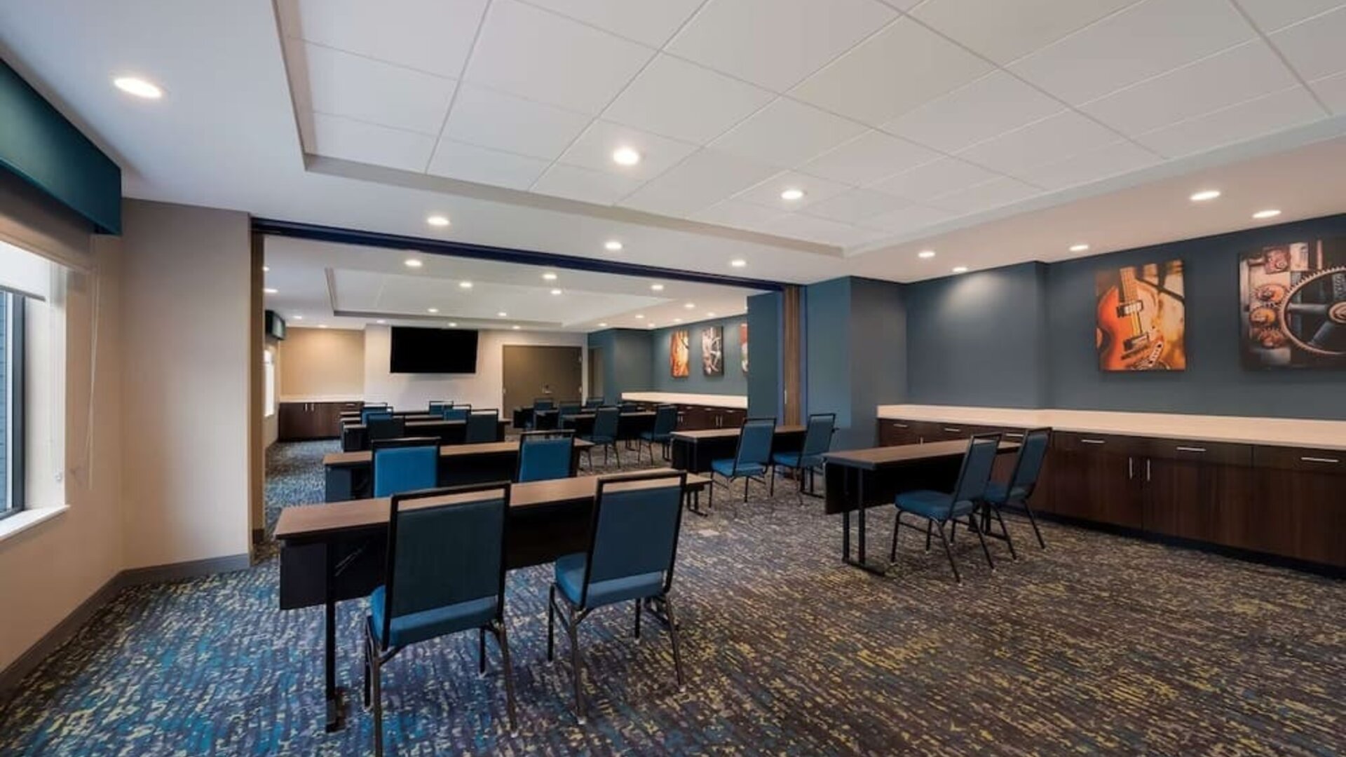 Meeting room at Hampton Inn Detroit Southfield.
