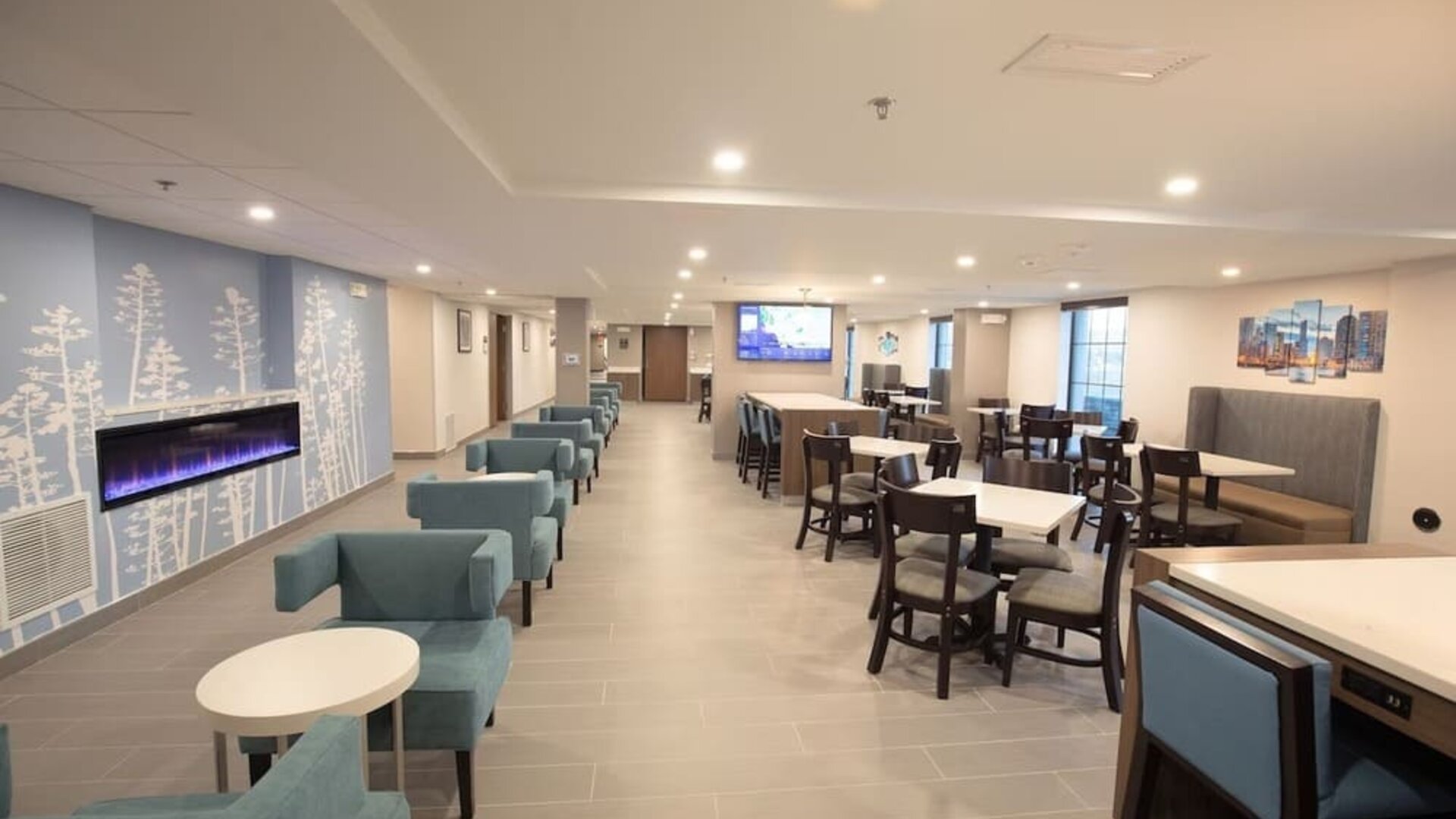 Dining area and workspace at MainStay Suites Oak Brook Terrace - Chicago.