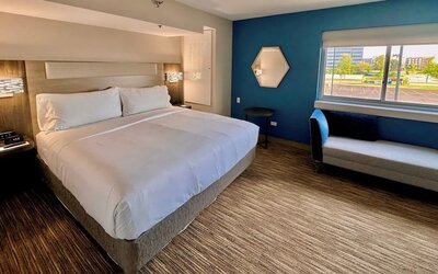 Day use room at Holiday Inn Express Chicago - Downers Grove.