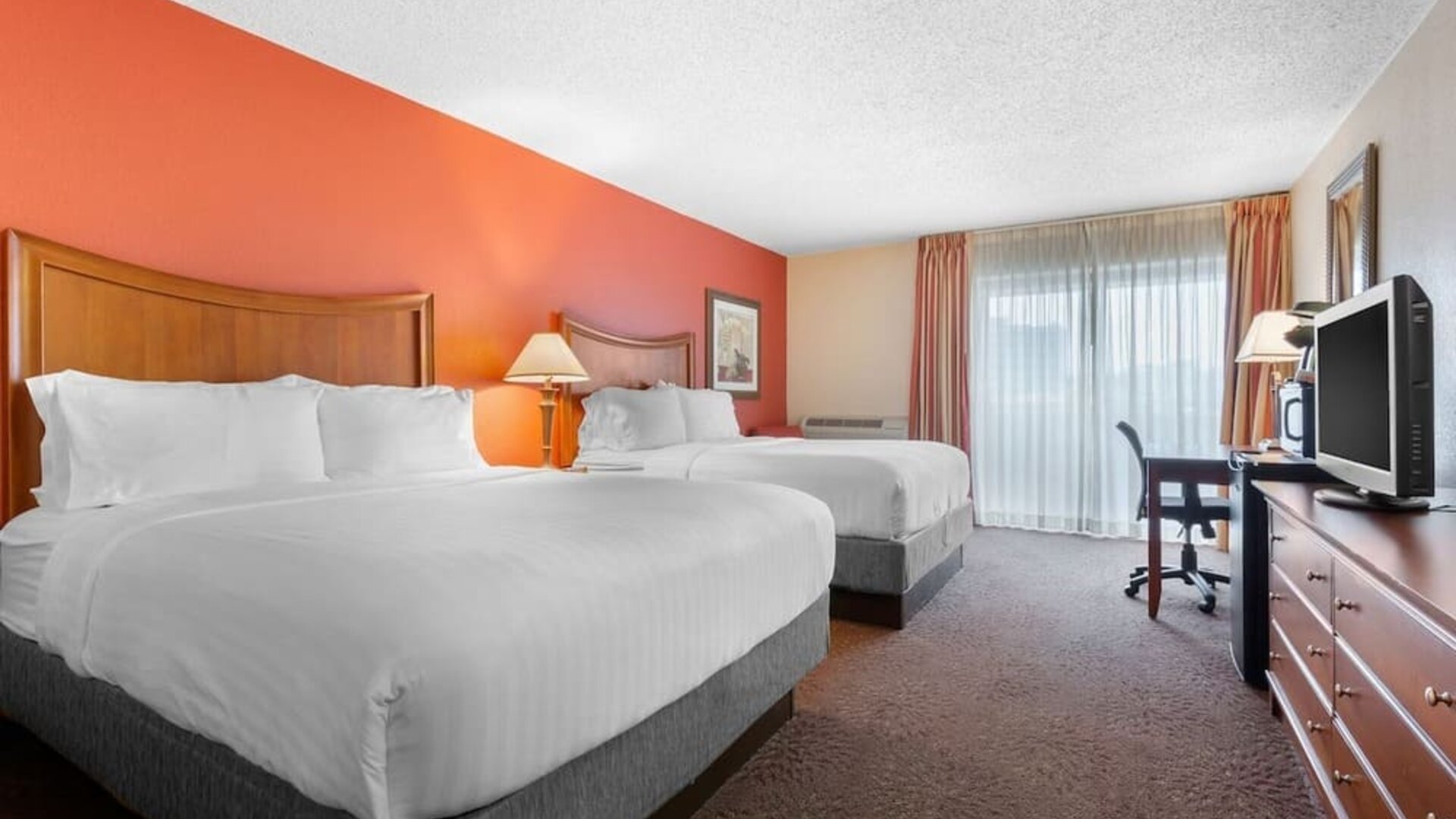 Day use twin room with work desk at Holiday Inn Express Chicago - Downers Grove..