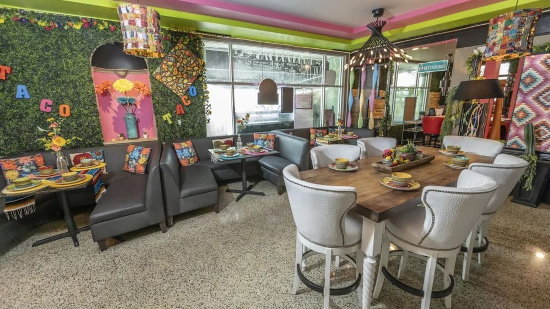 Dining area at Catalina Hotel & Beach Club.