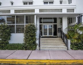 Entrance at Hotel Croydon.