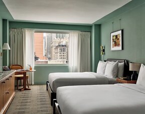 Day use twin room with workdesk at Romer Hell's Kitchen.