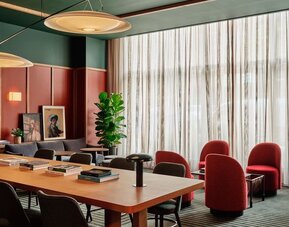 Professional meeting room at Romer Hell's Kitchen.