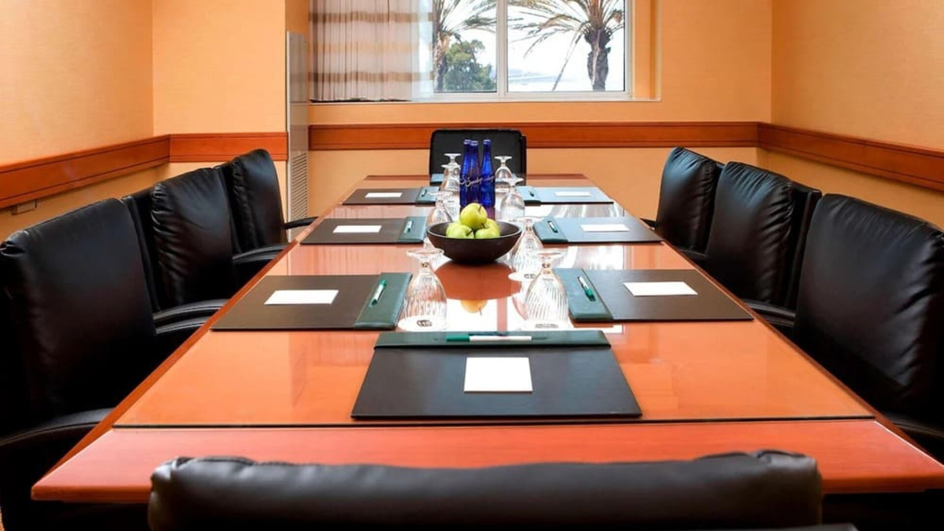 Professional meeting room at Sonesta Emeryville Oakland.