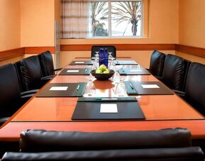 Professional meeting room at Sonesta Emeryville Oakland.