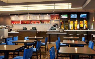 Dining area at Sonesta Emeryville Oakland
.