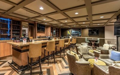 Dining area with lounge seating at Hilton Baton Rouge Capitol Center.