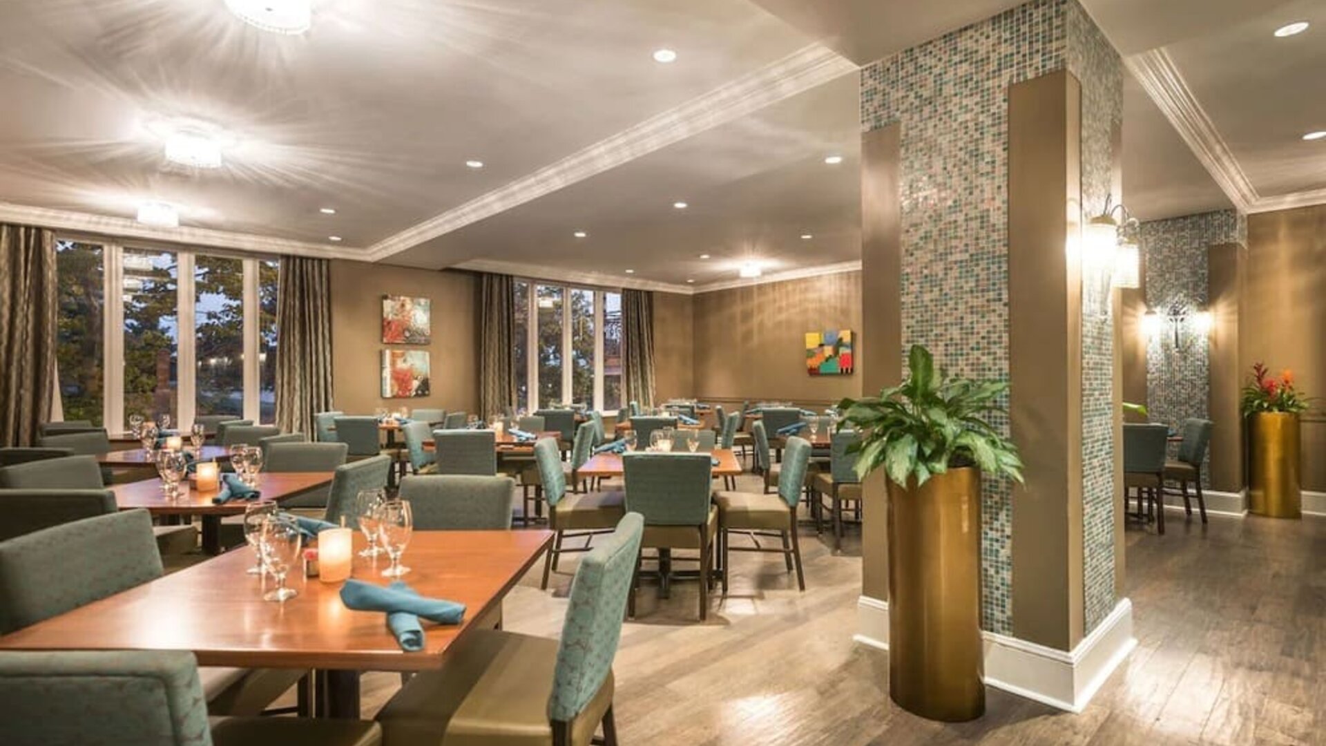 On-site restaurant at Hilton Baton Rouge Capitol Center.