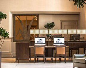Lobby workspace at Hilton Baton Rouge Capitol Center.