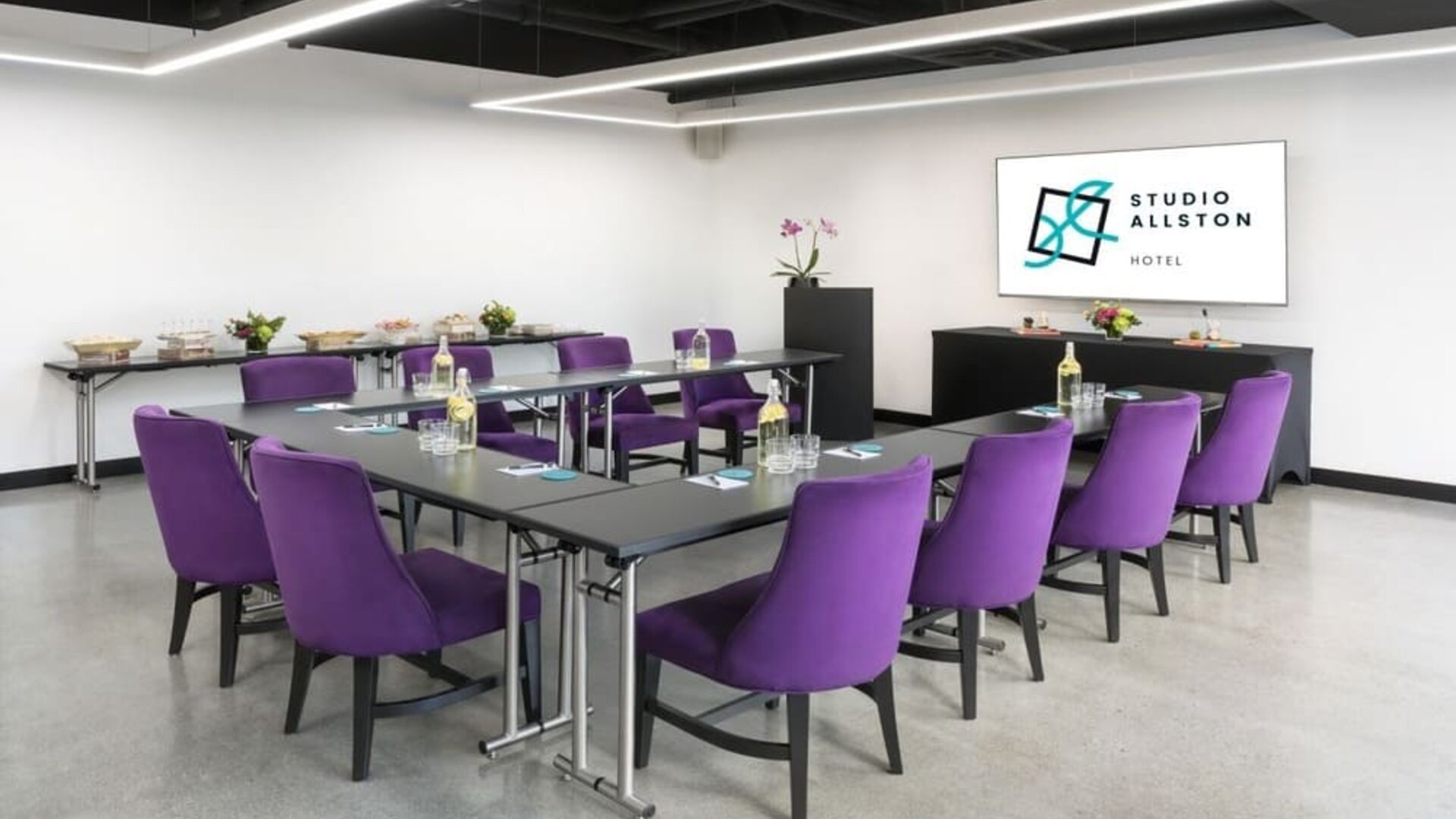 Meeting room at Hotel Studio Allston.