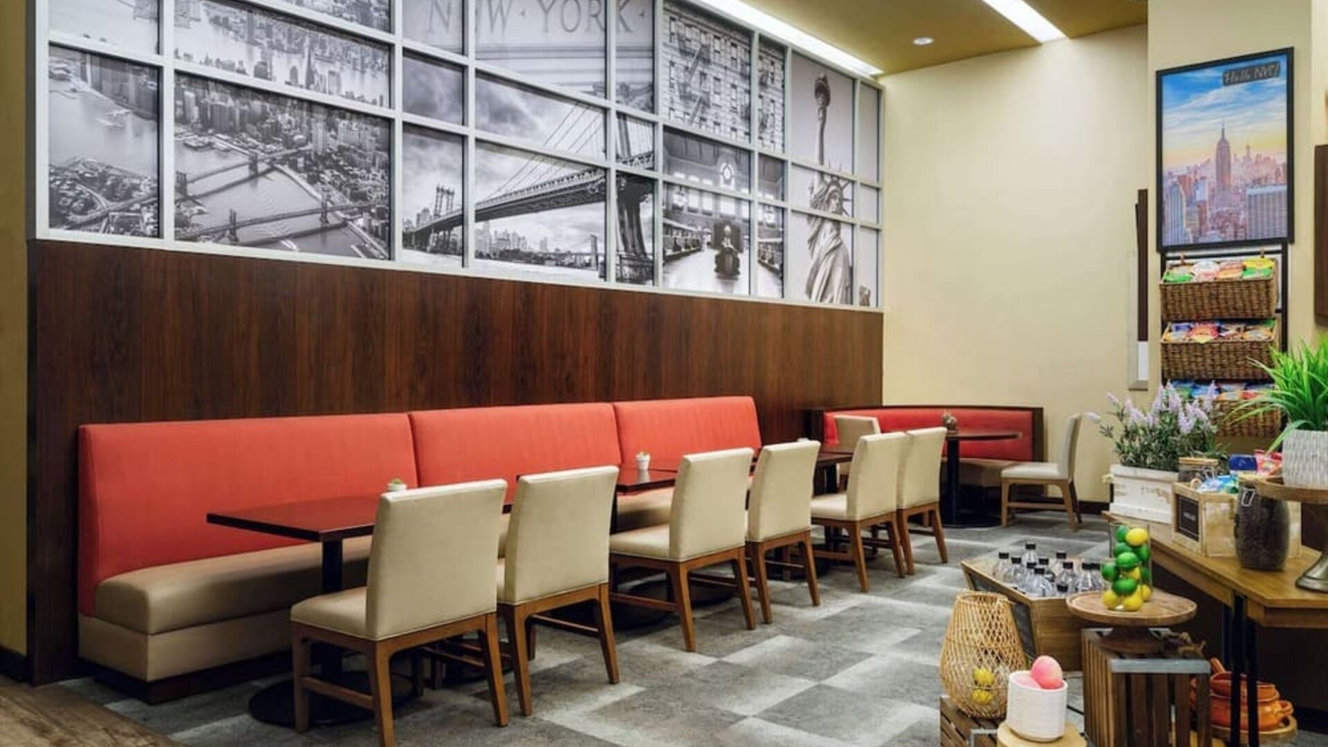 Dining area perfect for coworking at Hilton Garden Inn New York/West 35th Street.
