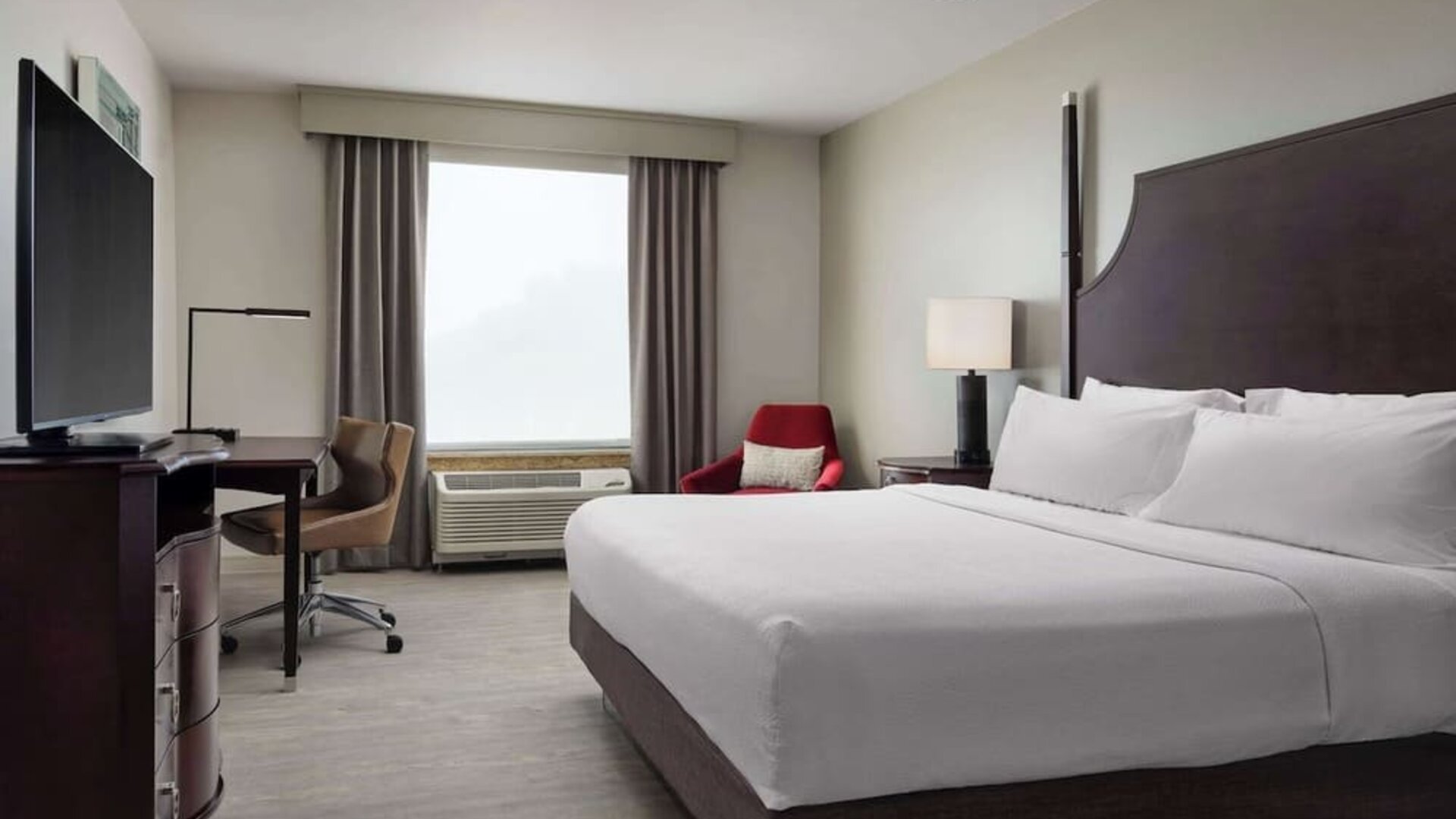 Day use twin room with work desk and sofa at Homewood Suites By Hilton Shreveport / Bossier City, LA.