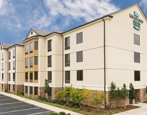 Hotel exterior and parking area at Homewood Suites By Hilton Shreveport / Bossier City, LA.