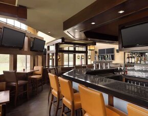 On-site bar at DoubleTree By Hilton Hartford - Bradley Airport.