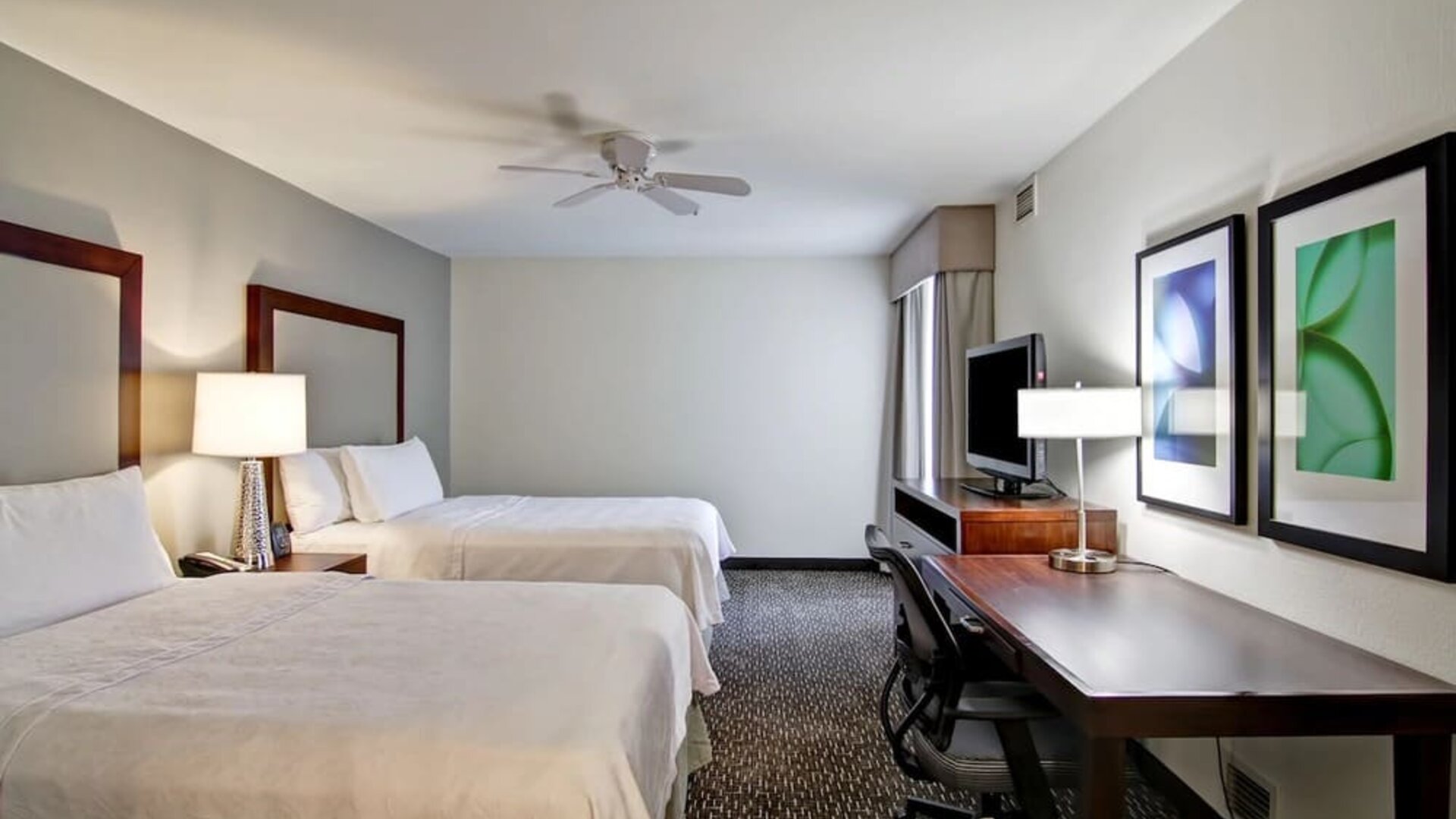 Day use twin room with work desk at Homewood Suites By Hilton Newark-Cranford.