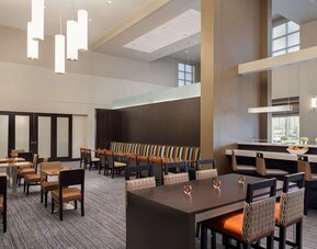 Dining area at Hampton Inn & Suites Rosemont Chicago O'Hare.