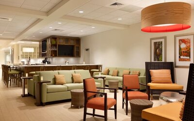 Lounge area perfect for coworking at Hilton Garden Inn Boston Logan Airport.