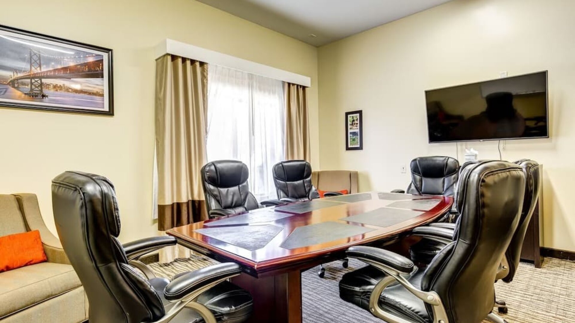 Meeting room at Comfort Inn Pomona Near Fairplex.