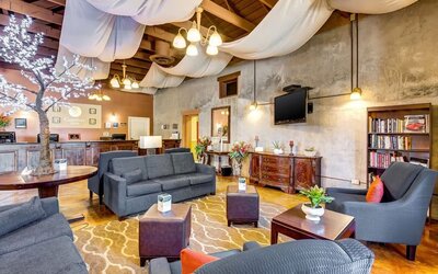 Lobby and coworking space at Comfort Inn Pomona Near Fairplex.