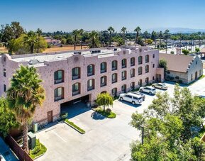 Parking area at Comfort Inn Pomona Near Fairplex.