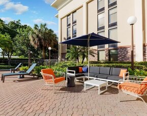 Courtyard perfect for coworking at Hampton Inn Ft. Lauderdale-Cypress Creek.