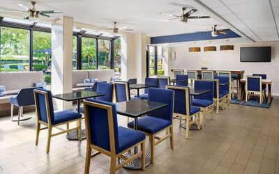 Dining and coworking space at Hampton Inn Ft. Lauderdale-Cypress Creek.