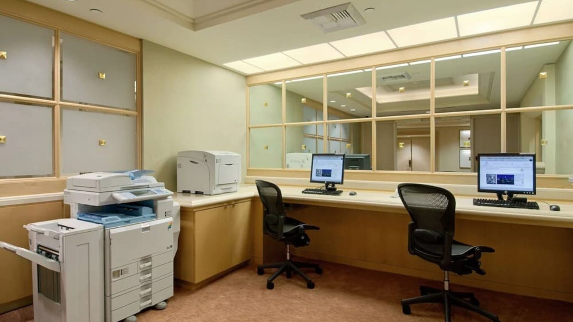 Dedicated business center at Hilton Los Angeles Airport.