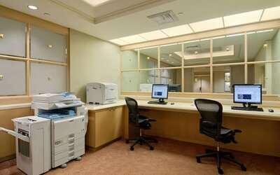 Dedicated business center at Hilton Los Angeles Airport.