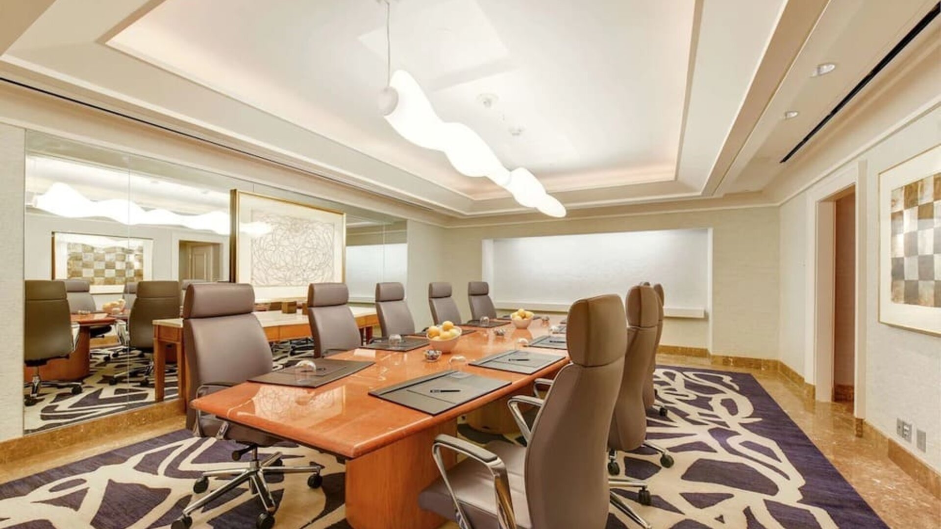 Professional meeting room at Hilton Los Angeles Airport.