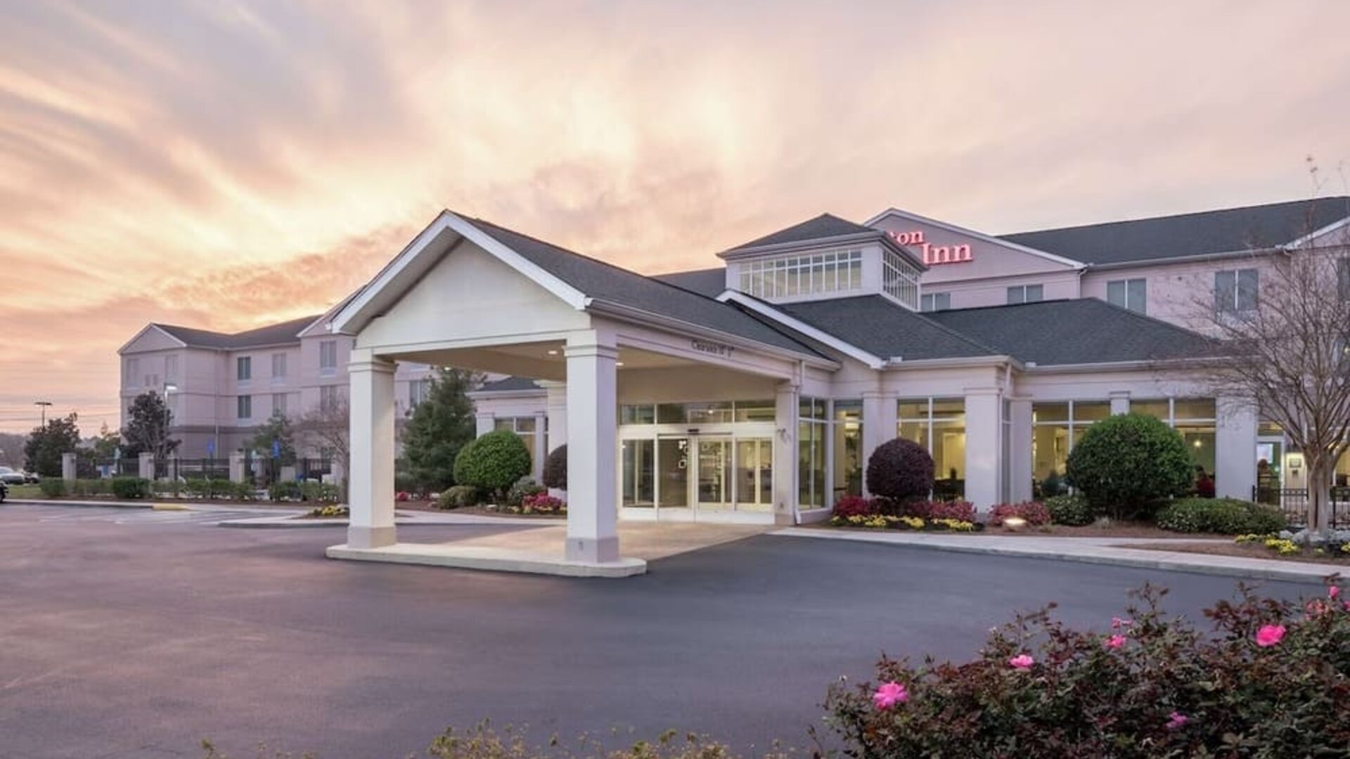 Entrance at Hilton Garden Inn Dothan.