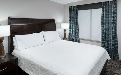 King bed at Hilton Garden Inn Dothan.