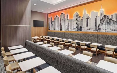 Dining area at Hampton Inn Manhattan/Times Square Central.