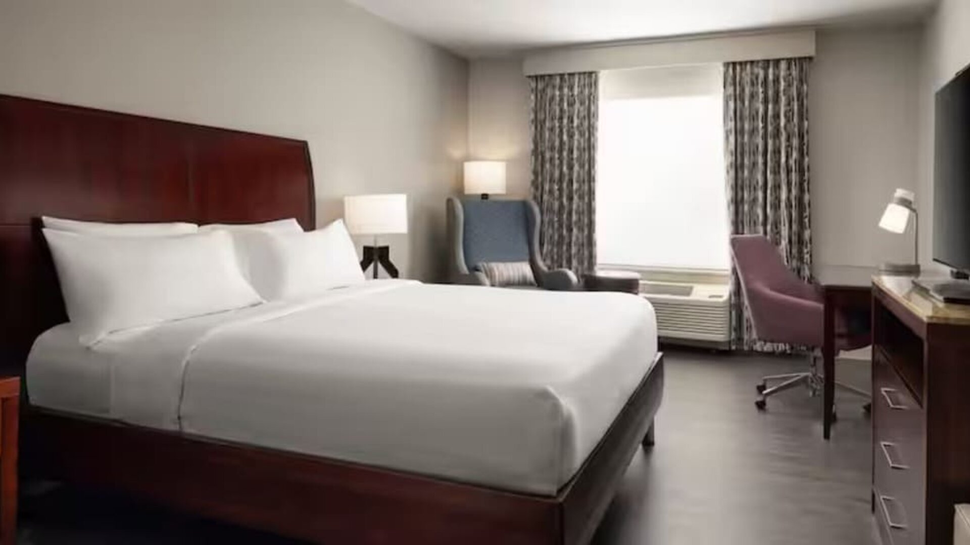 Day use room with work desk at Hilton Garden Inn Shreveport Bossier City.