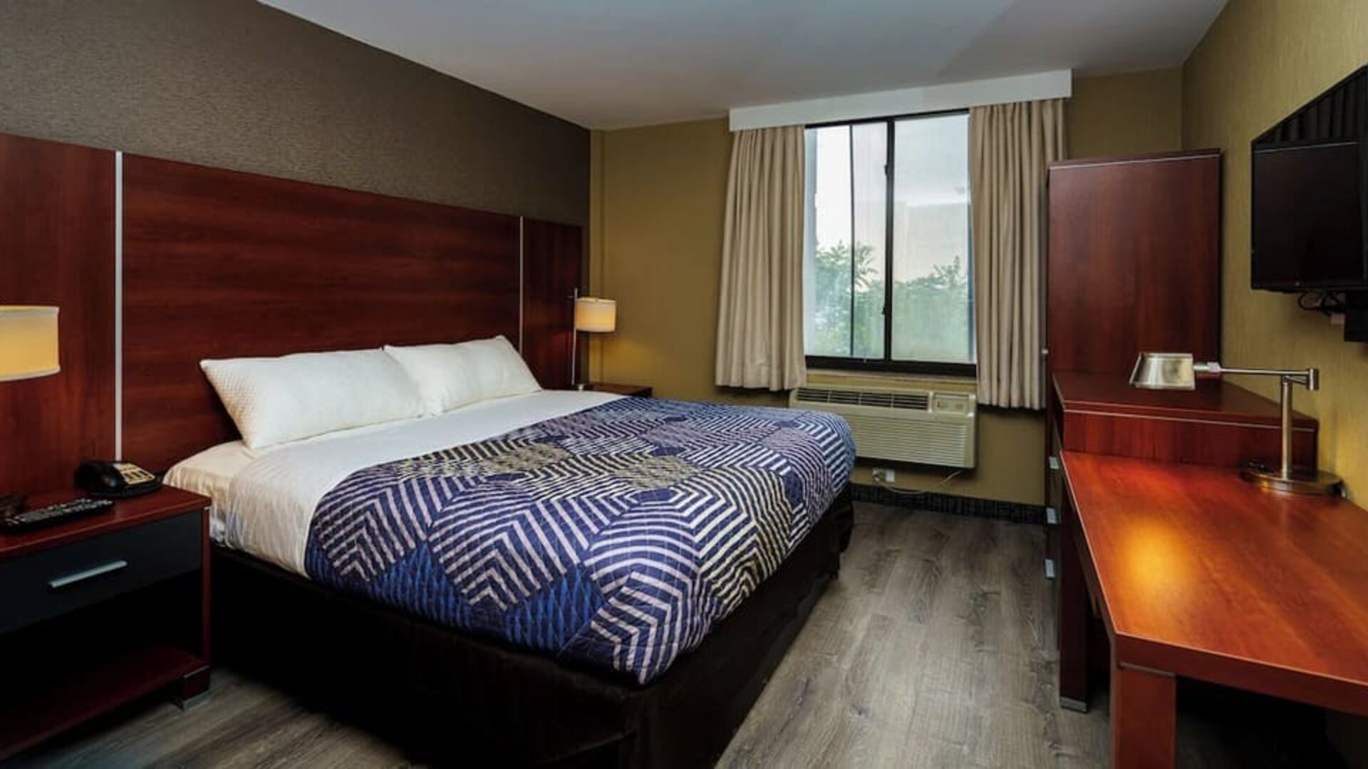 Day use room with work desk at Sky Hotel Flushing - Laguardia Airport.