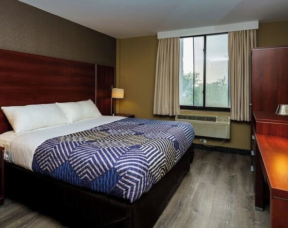 Day use room with work desk at Sky Hotel Flushing - Laguardia Airport.