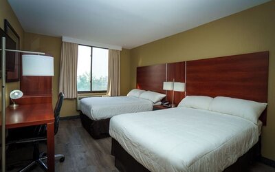 Day use twin room with work desk and private bathroom at Sky Hotel Flushing - Laguardia Airport.