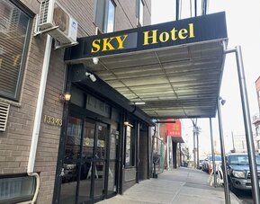Entrance at Sky Hotel Flushing - Laguardia Airport.