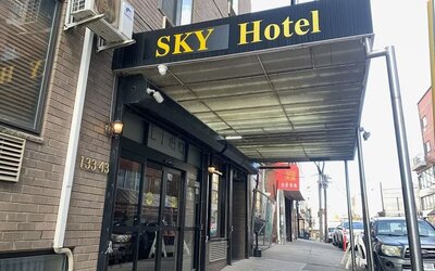 Entrance at Sky Hotel Flushing - Laguardia Airport.