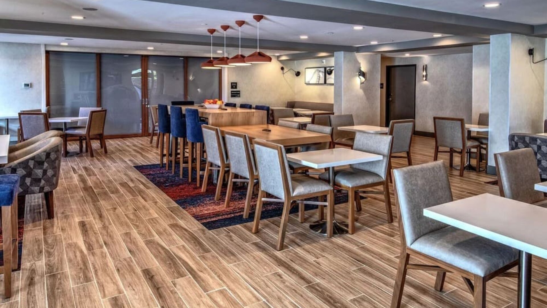 On-site restaurant at Hampton Inn Vallejo.