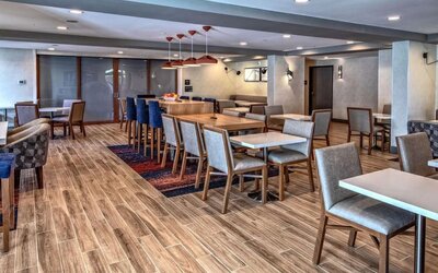 On-site restaurant at Hampton Inn Vallejo.