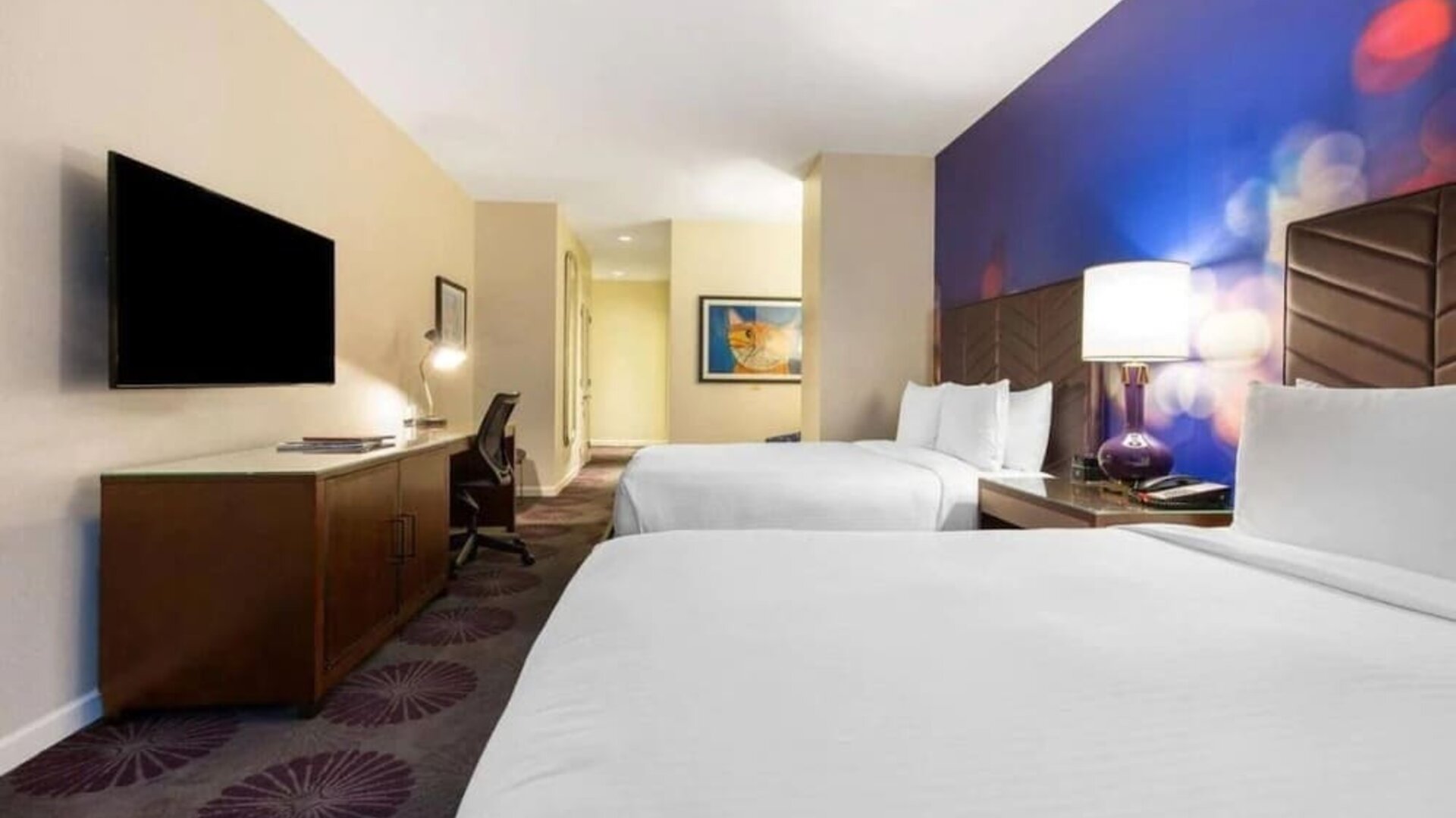 Day use twin room with work desk and private guest bathroom at The Chicago Hotel Collection - Magnificent Mile.