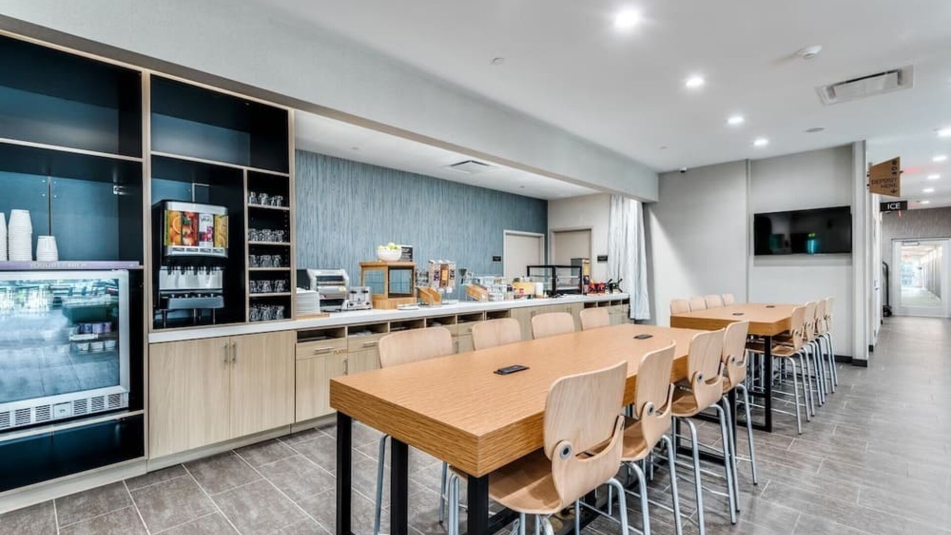Dining area and workspace at Home2 Suites By Hilton Dallas Medical District Lovefield.