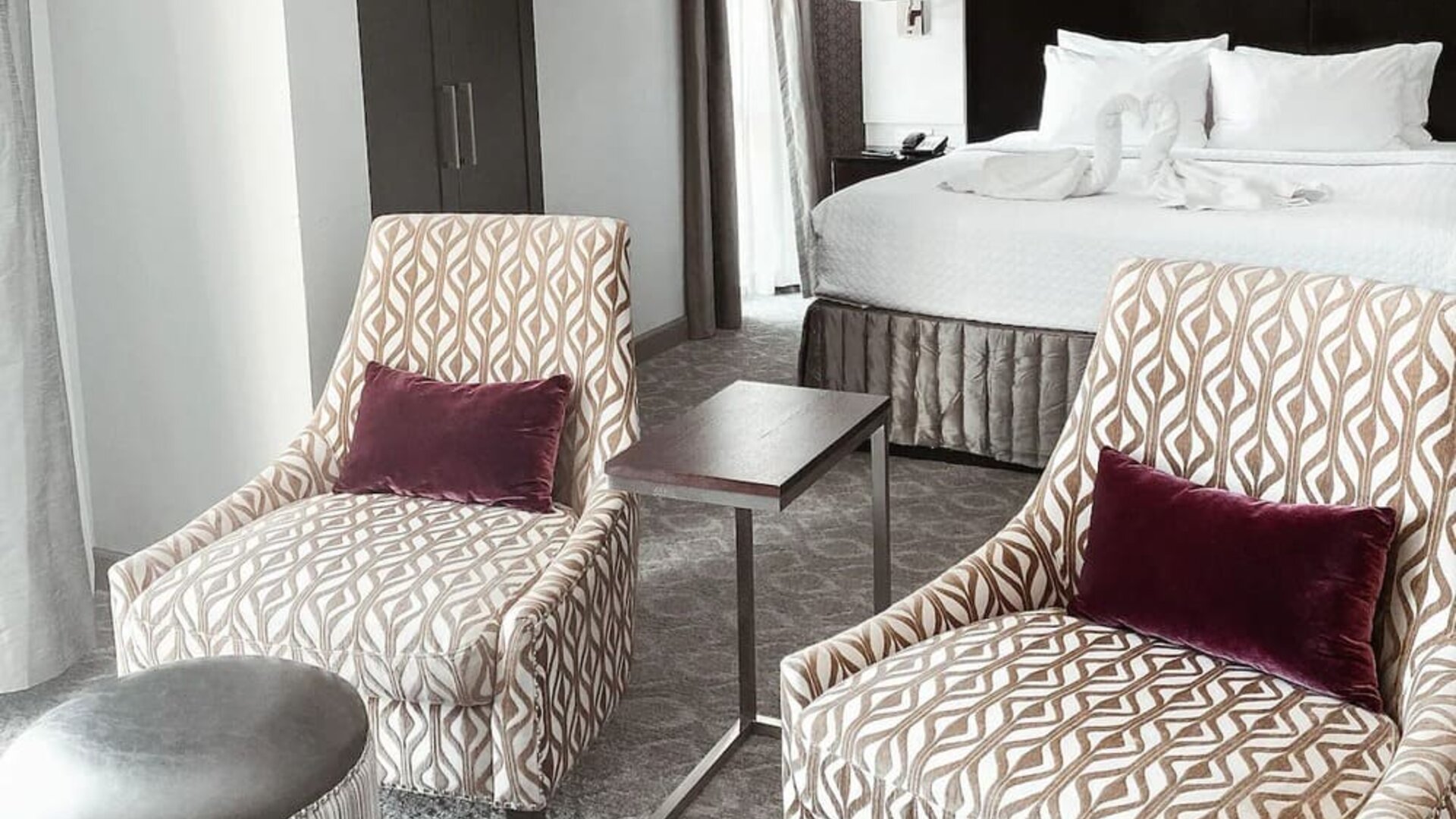 Day room with lounge area at Crowne Plaza Chicago SW.